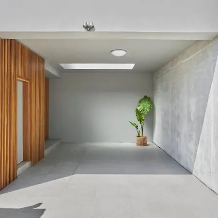The Grey - Light Grey Hotel